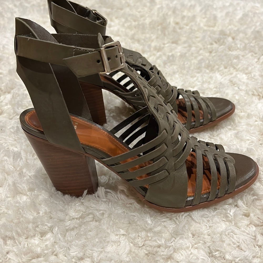 EUC Gianni Bini strap heels, olive green, leather upper, made in Brazil, size 9.